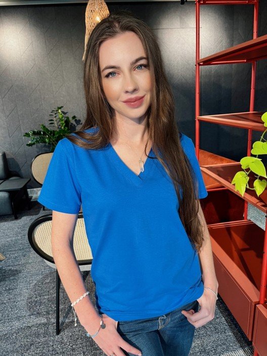 Niebieski t-shirt damski vneck bawełniany polska produkcja